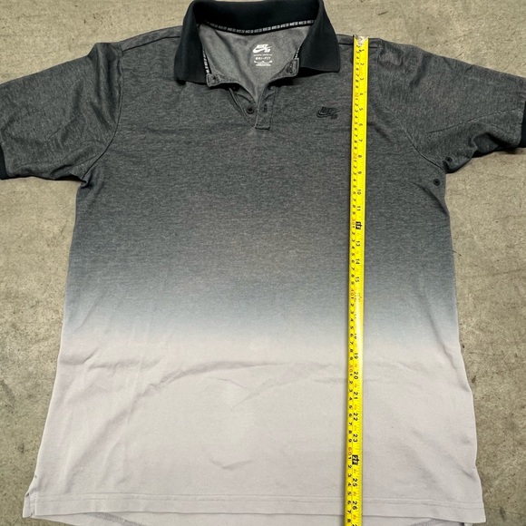 Nike Men's Black and Gray Ombre SB Shirt - Picture 2 of 7